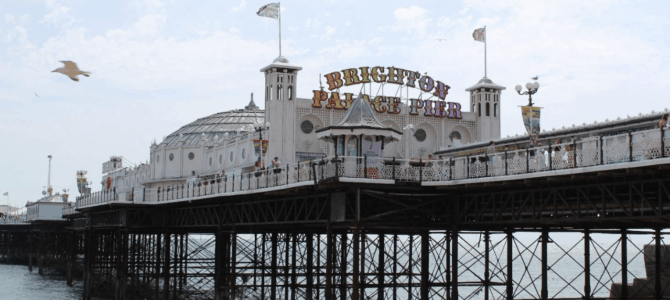 Kom tæt på moderne og historiske slotmaskiner i havnebyen Brighton Kom tæt på moderne og historiske slotmaskiner i havnebyen Brighton